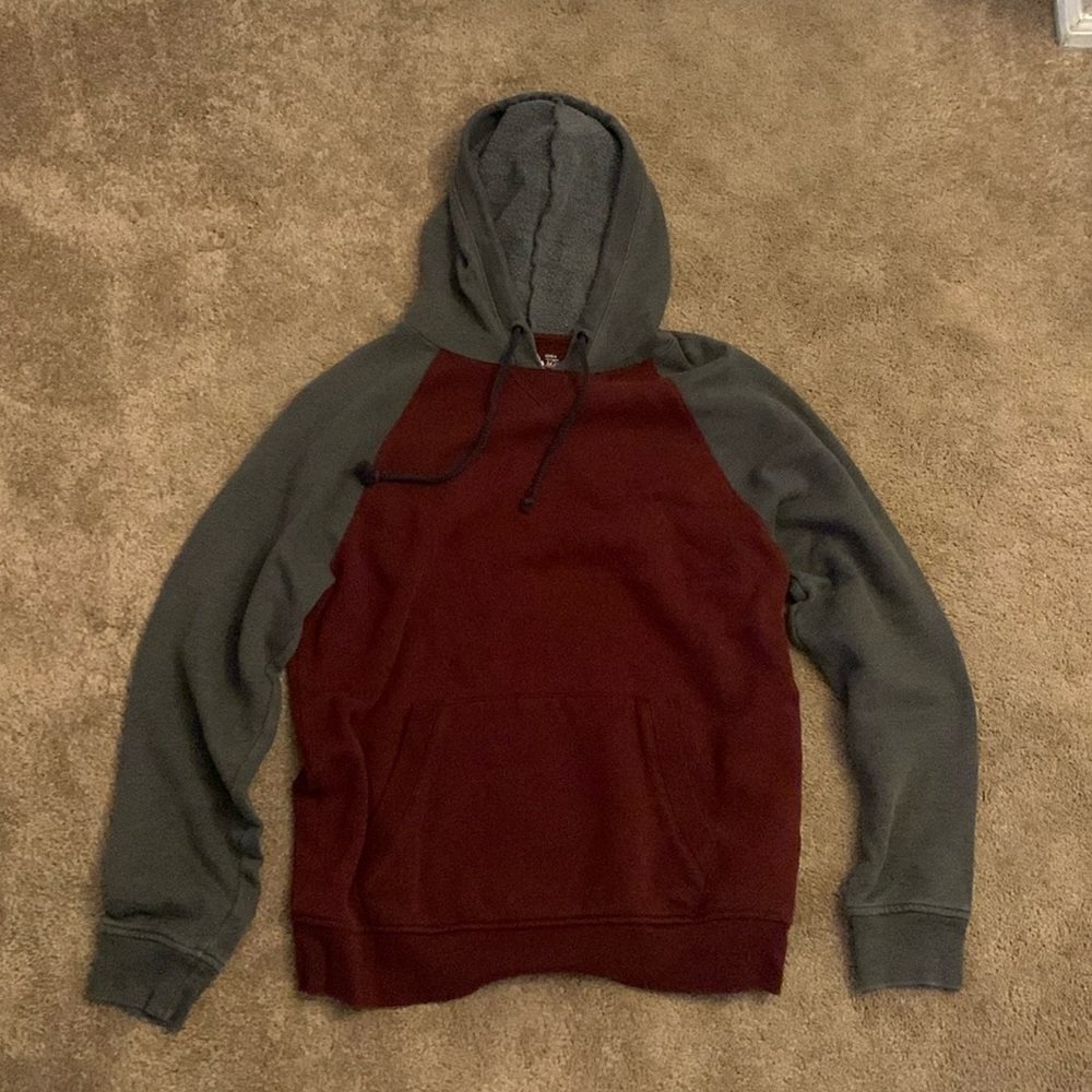 American Rag Men’s Size Medium Burgundy/Grey Long Sleeve Hoodie